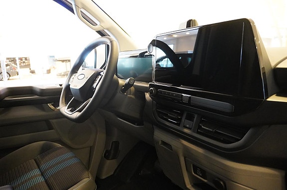 Ford Transit Custom 11 of 16