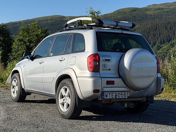 Toyota RAV4 3 of 5