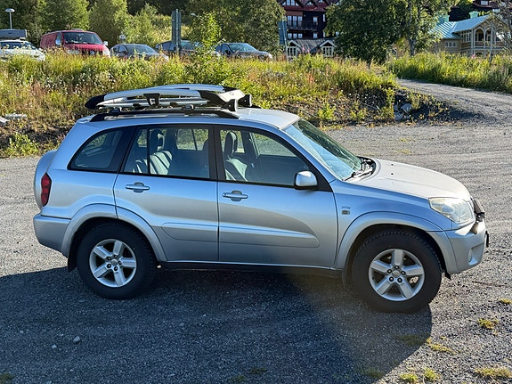 Toyota RAV4 4 of 5