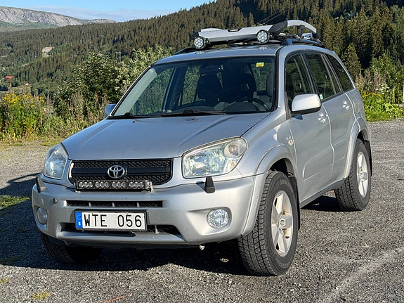 Toyota RAV4 2 of 5