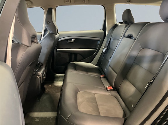 Volvo V70 12 of 19