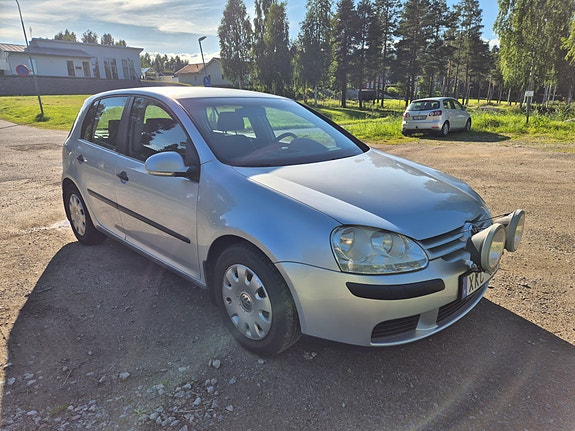 Volkswagen Golf V 2 of 4