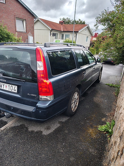 Volvo V70 3 of 5