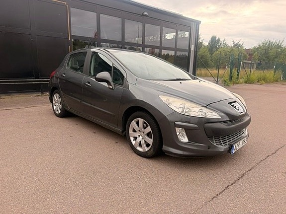 Peugeot 308 2 of 5