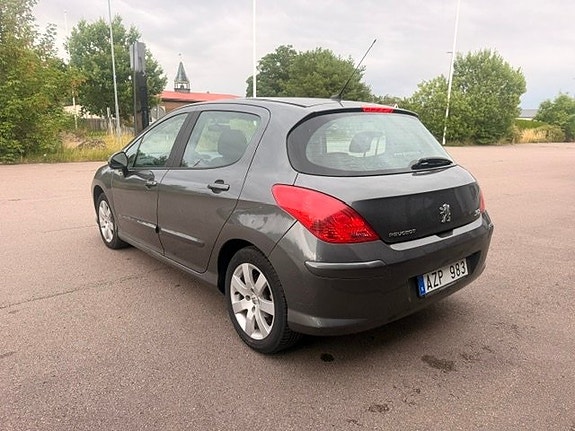 Peugeot 308 4 of 5