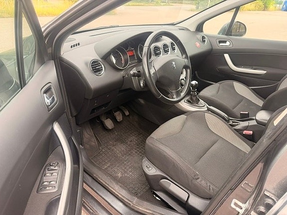 Peugeot 308 7 of 9