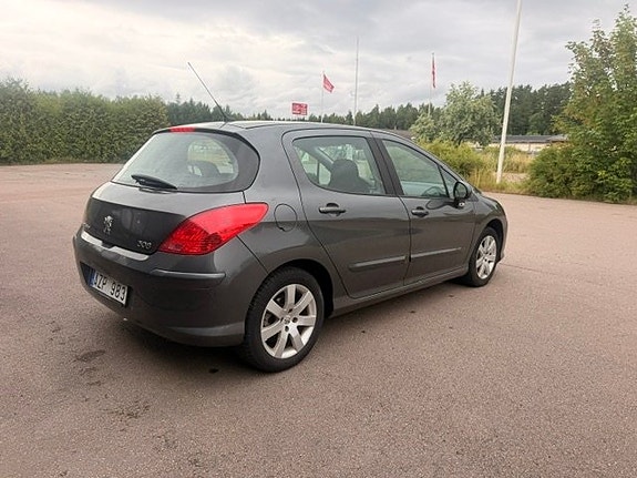Peugeot 308 3 of 5
