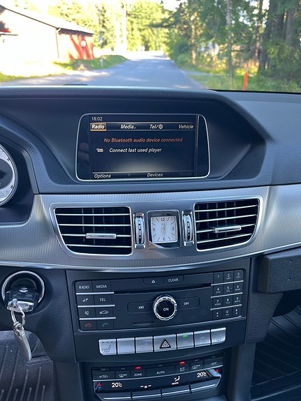 Mercedes-Benz E220 8 of 18