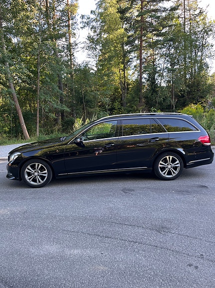 Mercedes-Benz E220 2 of 18