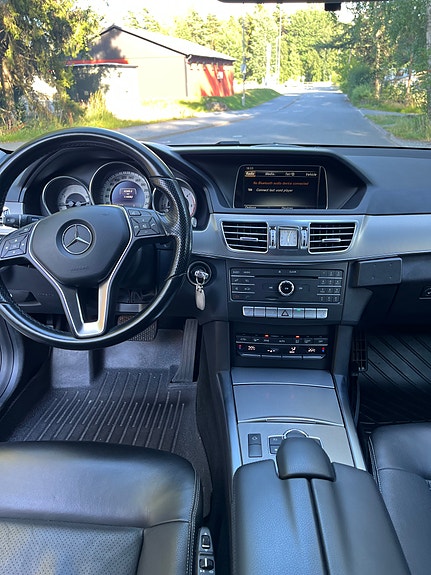 Mercedes-Benz E220 9 of 18
