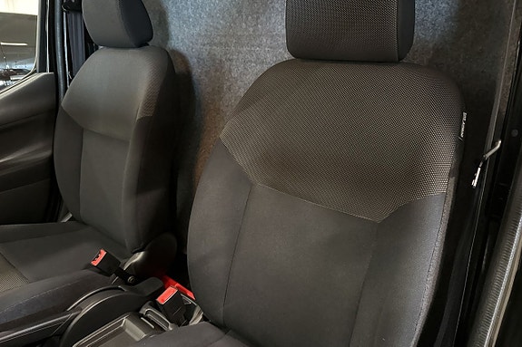 Nissan e-NV200 8 of 15