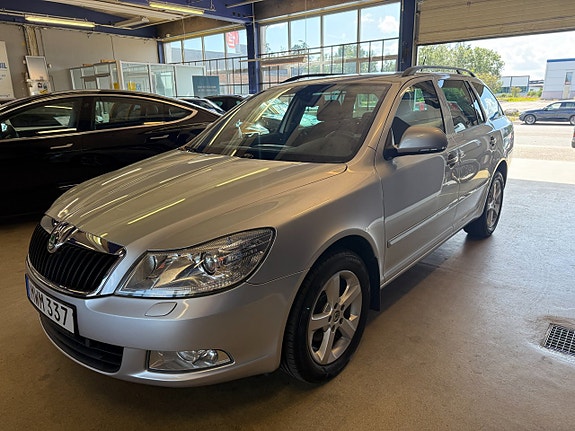 Skoda Octavia 2 of 11