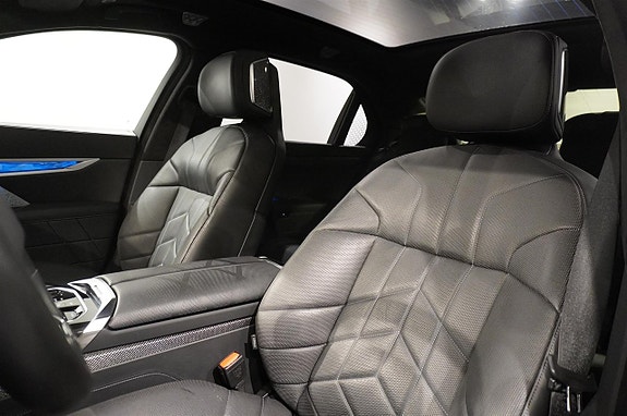 BMW i7 8 of 22