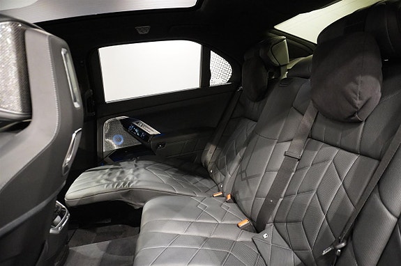 BMW i7 9 of 22