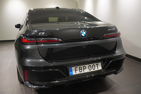 BMW i7 7 of 22