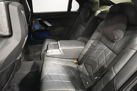 BMW i7 22 of 22