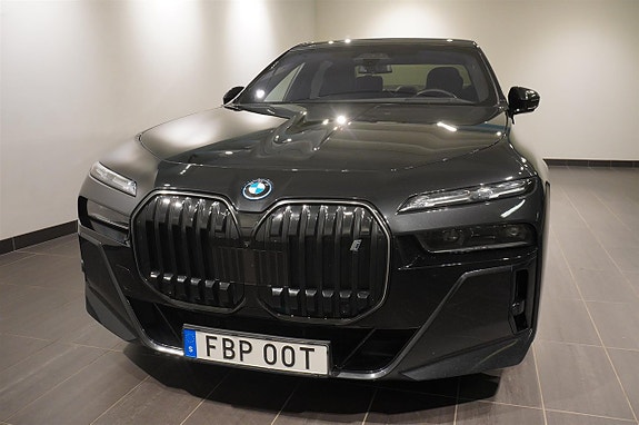BMW i7 5 of 22