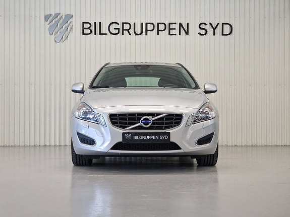 Volvo V60 2 of 5