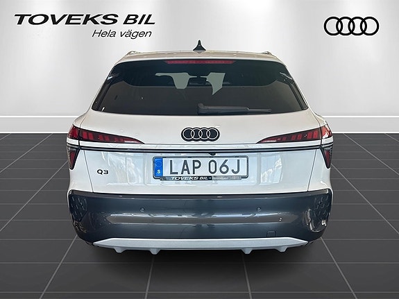 Audi Q3 3 of 5