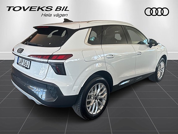 Audi Q3 2 of 5