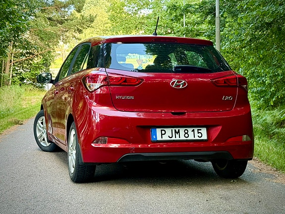 Hyundai i20 2 of 5