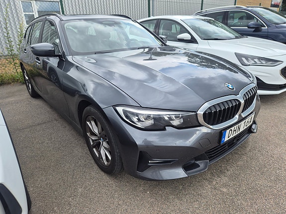 BMW 320d 2 of 4