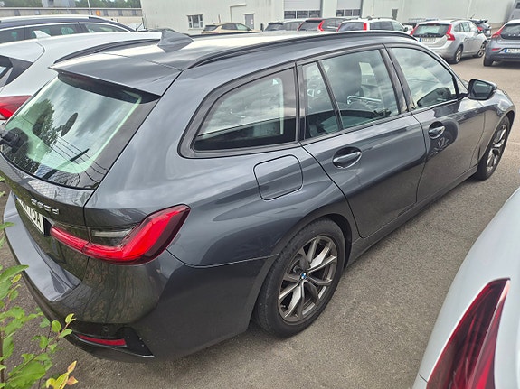 BMW 320d 3 of 4