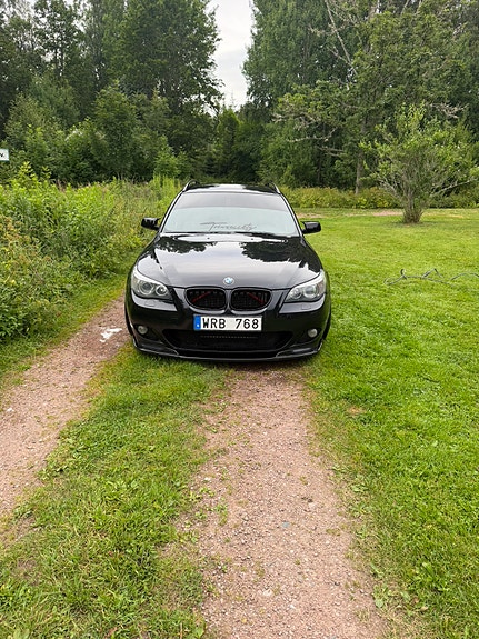 BMW 530i 3 of 5