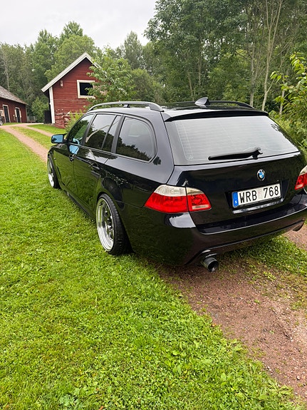 BMW 530i 4 of 5