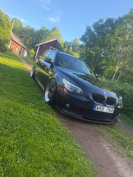 BMW 530i 2 of 5