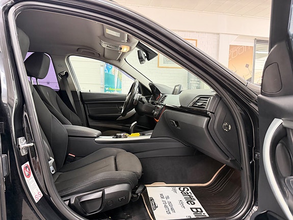 BMW 320d 15 of 27