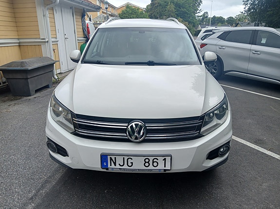Volkswagen Tiguan 2 of 5