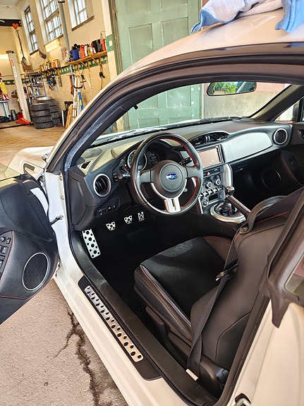 Subaru BRZ 4 of 5