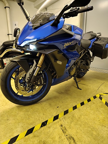 Suzuki GSX-S1000GT 2023 2 of 5