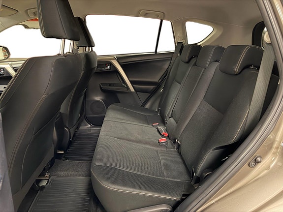 Toyota RAV4 12 of 30