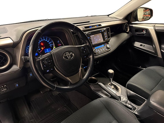 Toyota RAV4 8 of 30