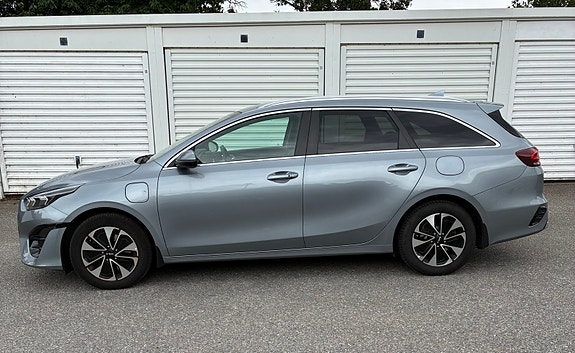 Kia Ceed 2 of 5