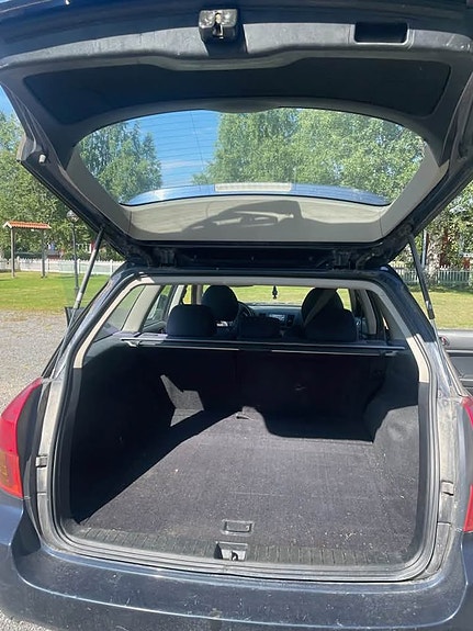 Subaru Legacy 3 of 5