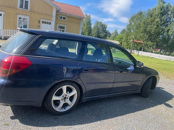Subaru Legacy 6 of 6