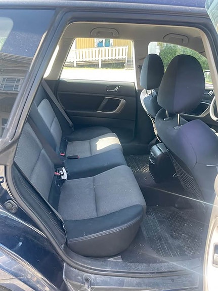 Subaru Legacy 5 of 5