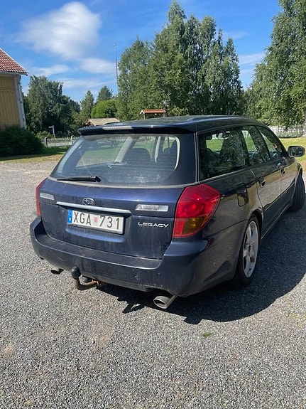 Subaru Legacy 2 of 5