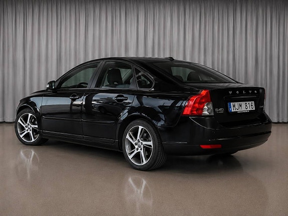 Volvo S40 2 of 5