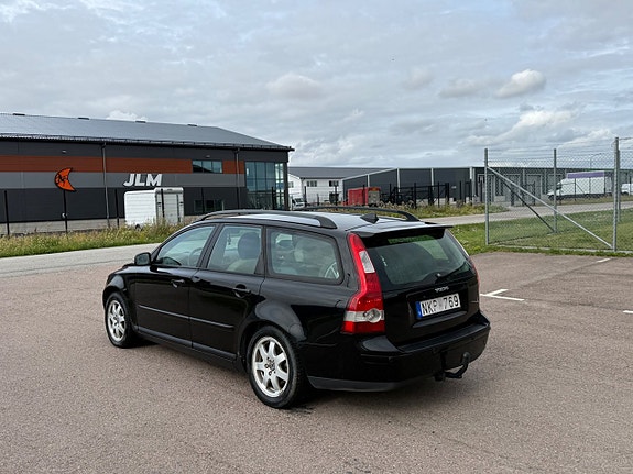 Volvo V50 3 of 5