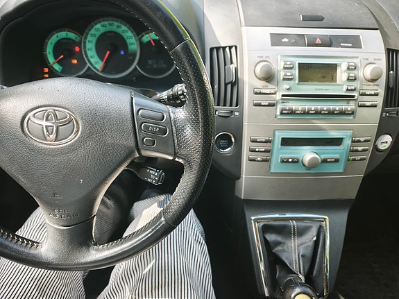 Toyota Corolla Verso 5 of 5