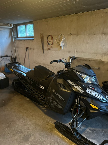 Ski-doo 2 of 4