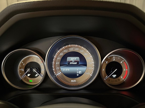 Mercedes-Benz E220 12 of 30