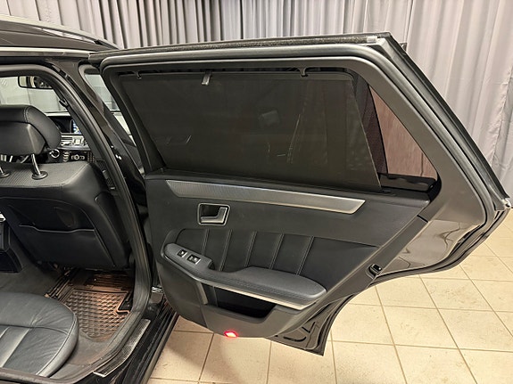Mercedes-Benz E220 25 of 30