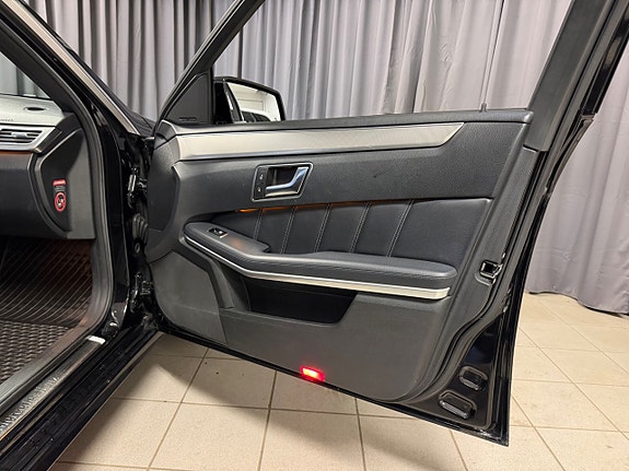 Mercedes-Benz E220 27 of 30