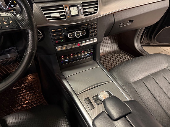 Mercedes-Benz E220 17 of 30