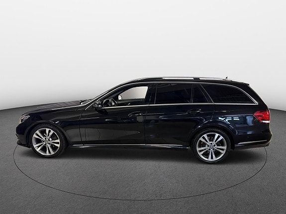 Mercedes-Benz E220 2 of 30